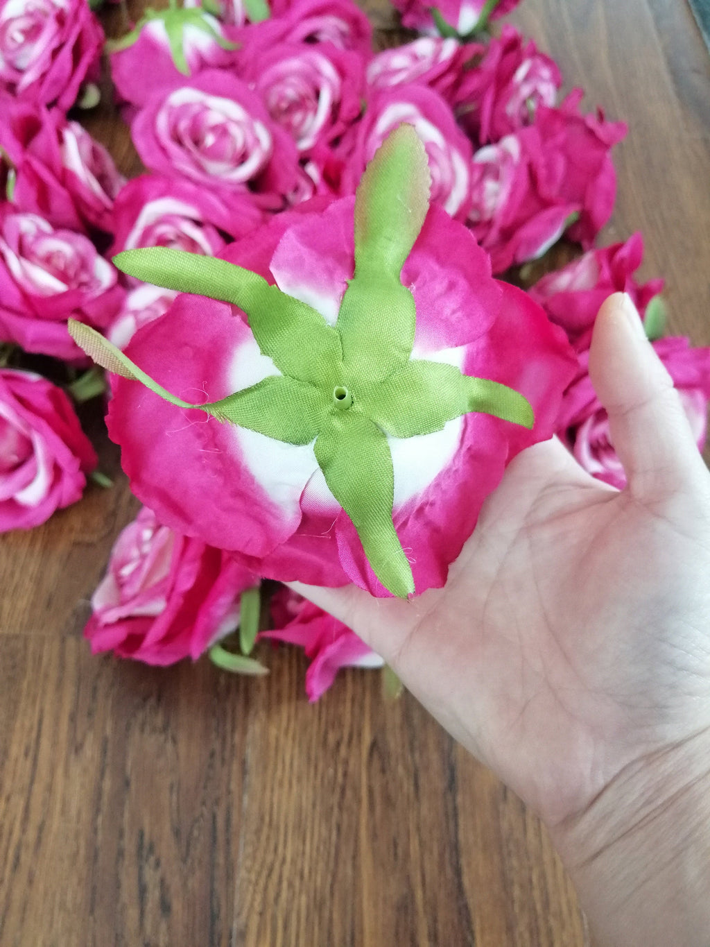 New Arrival Wholesale Wedding Flower 50 Heads  Simulation Silk Rose Camellia Wedding Decoration DIY Background