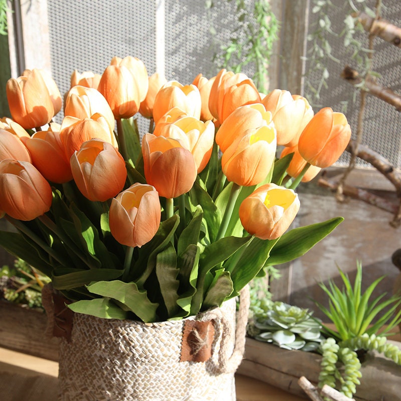 Real Touch Tulips PU Foam Soft Flowers  Wedding Flowers Faux Tulips for Home Decorations Floral Arrangement