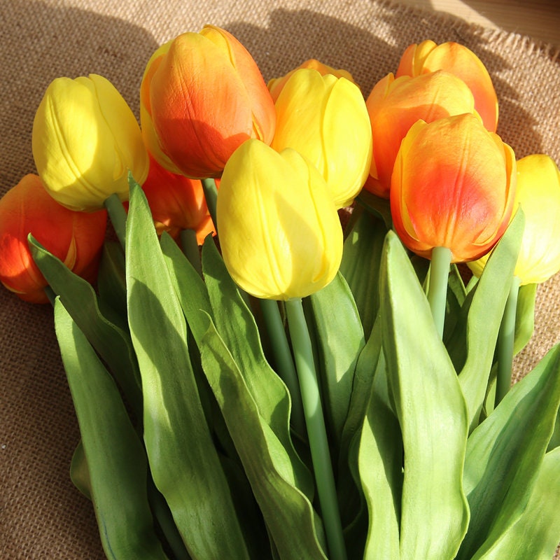 Real Touch Tulips PU Foam Soft Flowers  Wedding Flowers Faux Tulips for Home Decorations Floral Arrangement