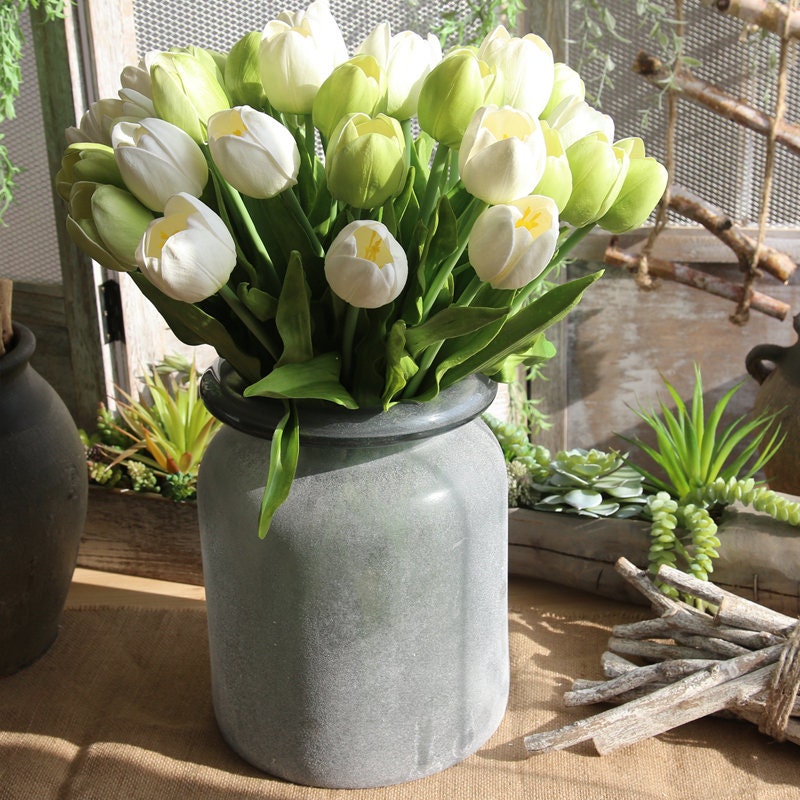 Real Touch Tulips PU Foam Soft Flowers  Wedding Flowers Faux Tulips for Home Decorations Floral Arrangement
